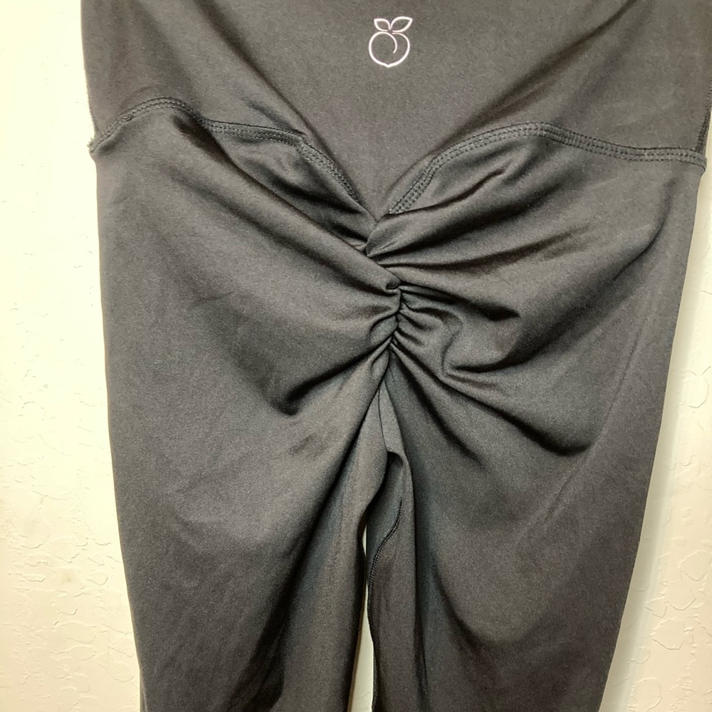 Scrunch butt leggings peachee collection